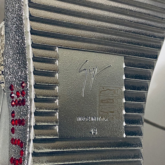 MICHAEL JACKSON TRIBUTE SNEAKERS - Picture 3 of 16